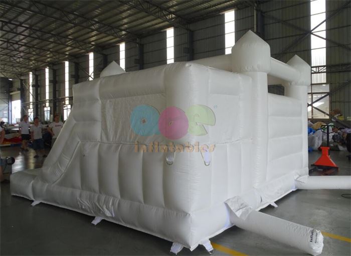 White Inflatable Bounce House With Ball Pit